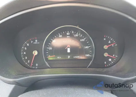 2017 Kia Sorento 3.3L Sx z USA, uszkodzony, nr VIN 5XYPKDA58HG255799